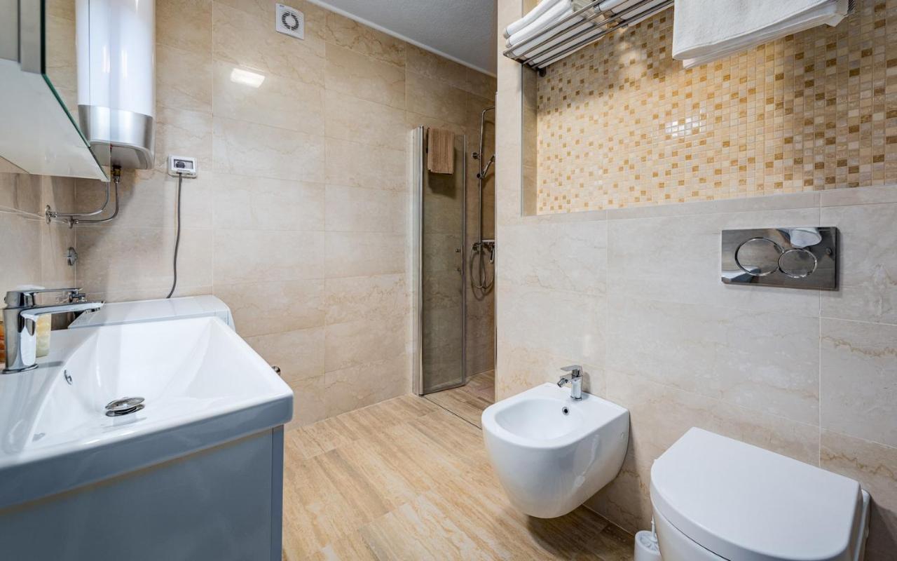 Punta Mary House With Apartment Umag Eksteriør bilde